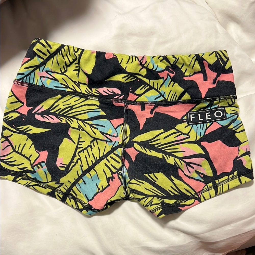 FLEO Women's Tropical Print Shorts - Multicolor